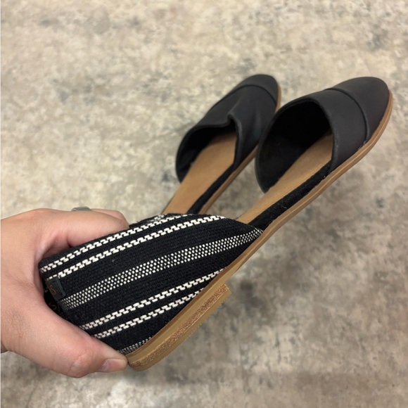 TOMS Jutti D’Orsay Women's 6.5 Black and White Flats - Picture 4 of 5